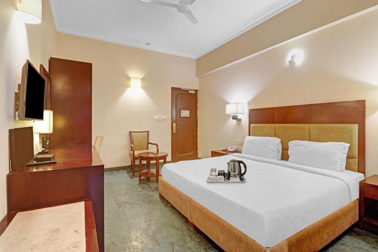 Oyo Townhouse 934 L'Elegant Hotel & Banquetby Ace Manor Газиабад Екстериор снимка