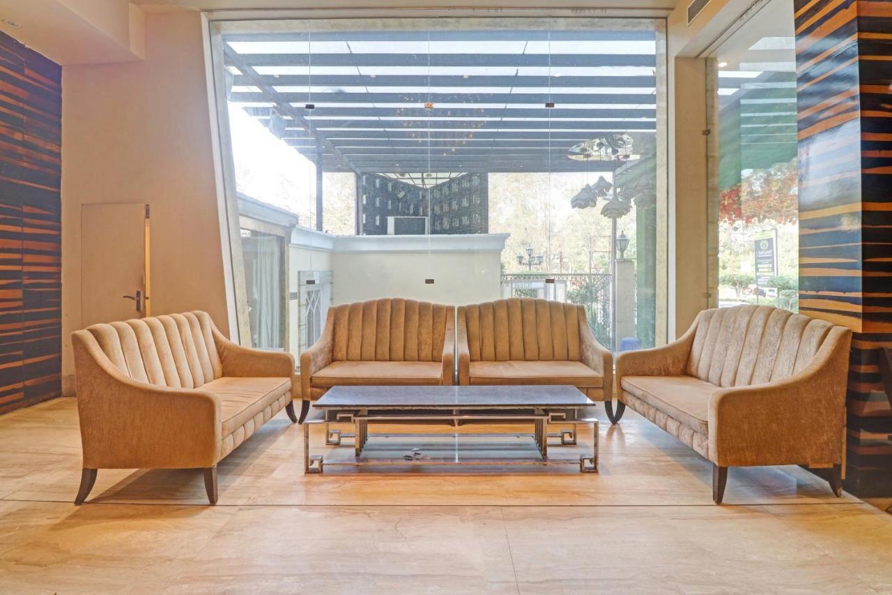 Oyo Townhouse 934 L'Elegant Hotel & Banquetby Ace Manor Газиабад Екстериор снимка