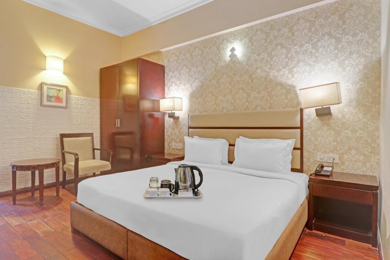 Oyo Townhouse 934 L'Elegant Hotel & Banquetby Ace Manor Газиабад Екстериор снимка