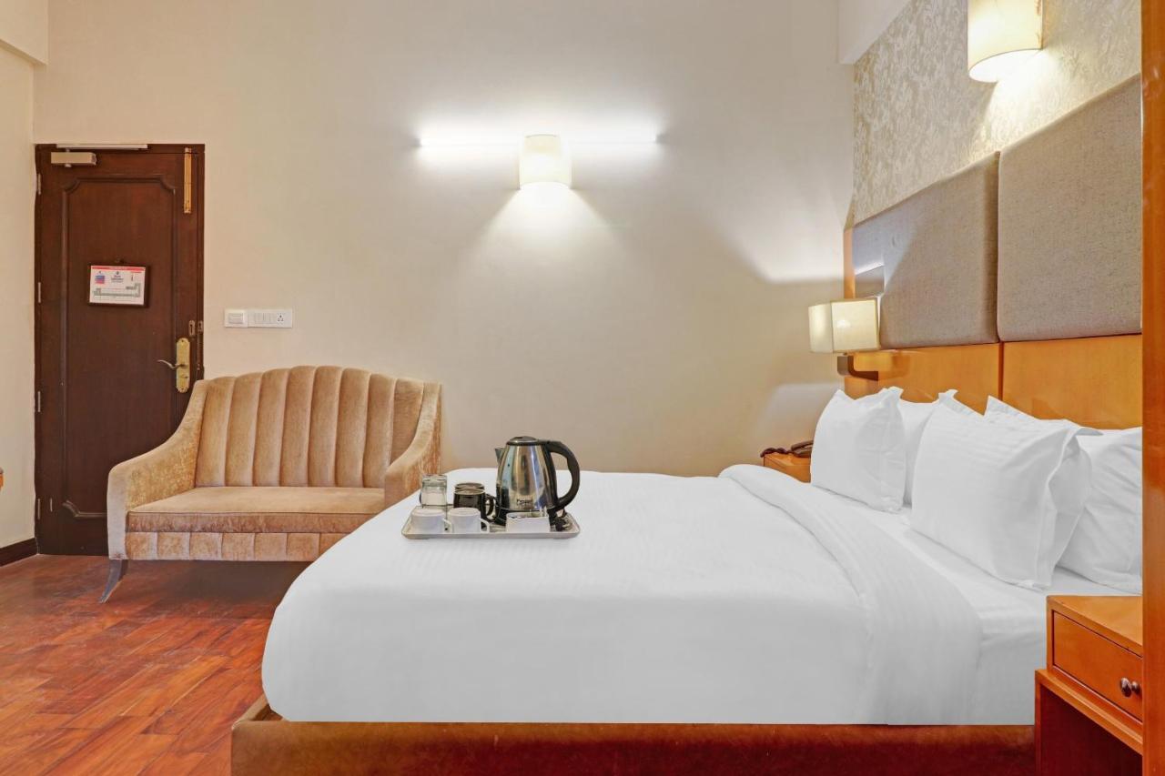 Oyo Townhouse 934 L'Elegant Hotel & Banquetby Ace Manor Газиабад Екстериор снимка