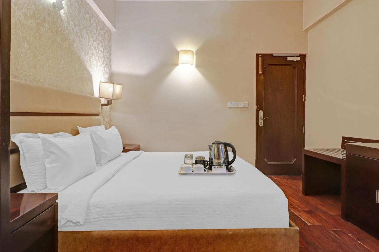 Oyo Townhouse 934 L'Elegant Hotel & Banquetby Ace Manor Газиабад Екстериор снимка